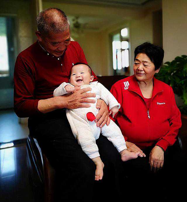 北京助孕包女儿费用_3年前山东67岁老太不顾儿女反对，生下&quot;天赐宝宝